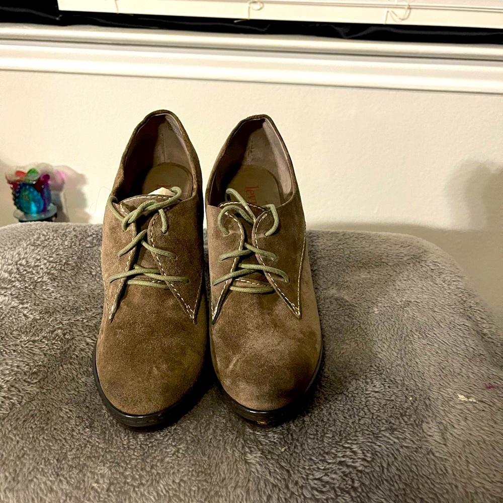 Neutral color suede shoe with funky heel